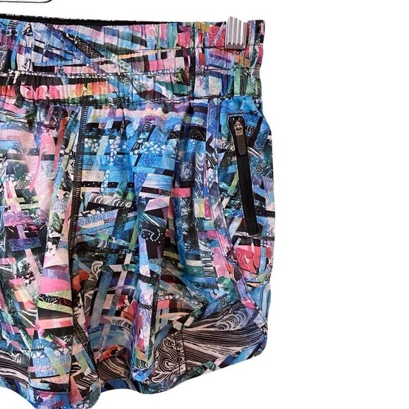 Lululemon Seawheeze Special Edition Tracker Shorts with Front Pockets in Size 4 - Picture 4 of 6